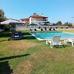 מלון Vergina *